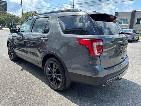 Used 2017 Ford Explorer XLT w/ Equipment Group 202A image 4