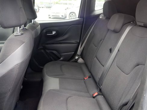 Used 2020 Jeep Renegade Altitude w/ UConnect 8.4 Nav Group FWD image 16