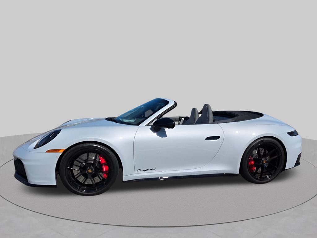 Used 2026 Porsche 911 Carrera GTS RWD image 3