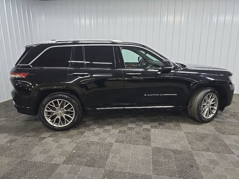 Used 2023 Jeep Grand Cherokee Summit w/ Luxury Tech Group V AWD/4WD image 2