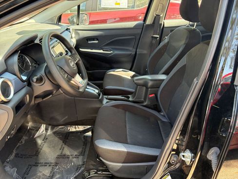 Used 2025 Nissan Versa SV image 24