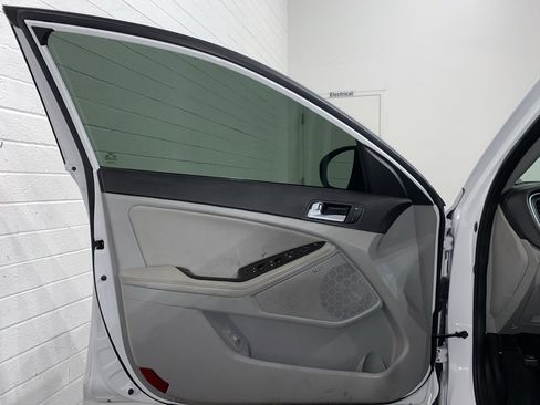 Used 2015 Kia Optima EX w/ EX Premium Package image 9