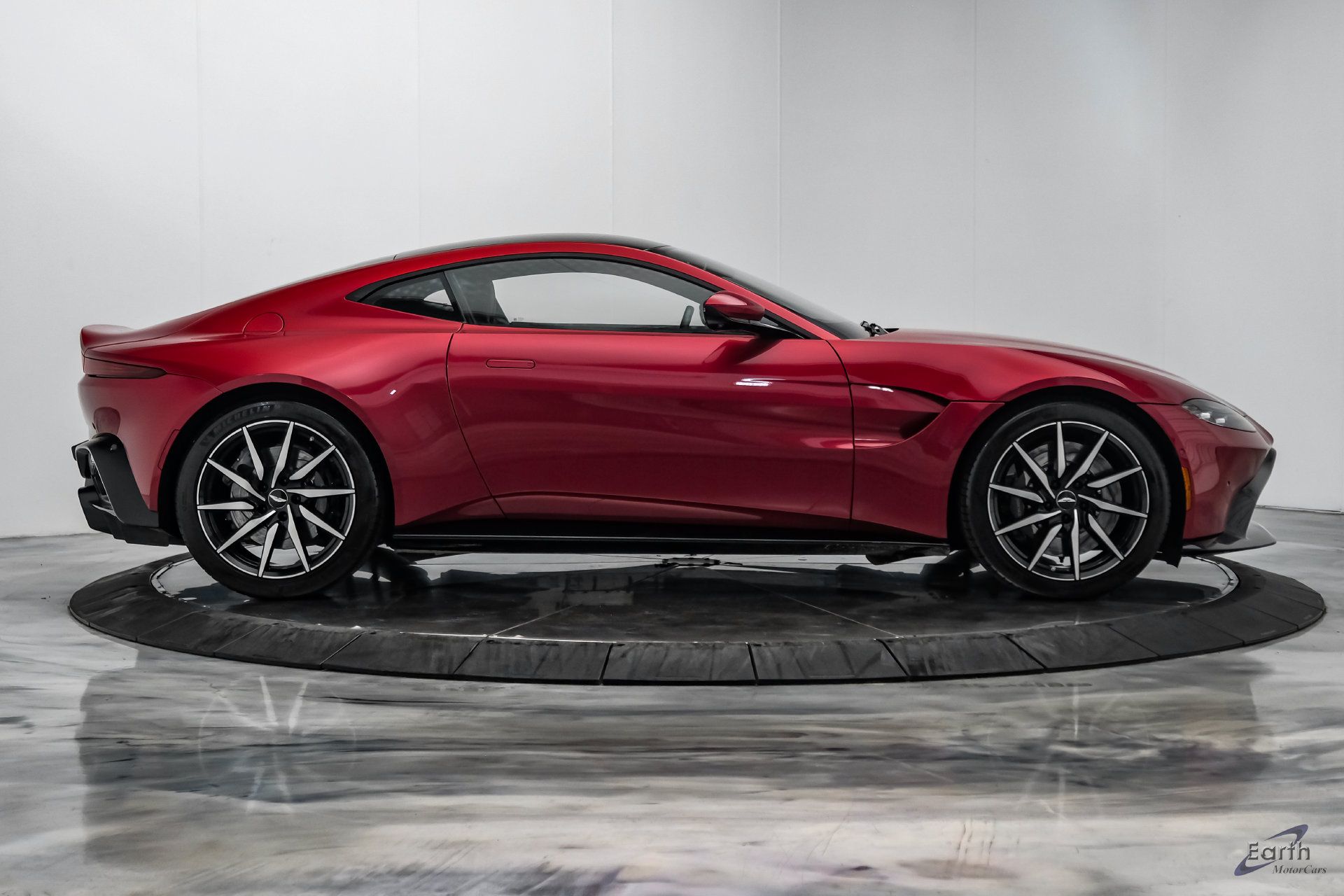Used 2019 Aston Martin V8 Vantage Coupe RWD image 24