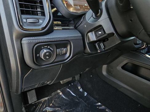 New 2026 RAM 2500 Limited AWD/4WD image 19