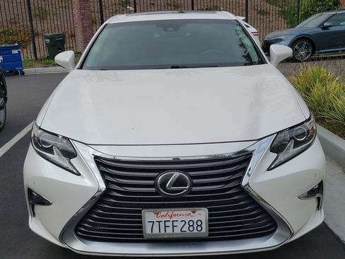 Used 2016 Lexus ES 350 w/ Navigation System Package FWD image 2
