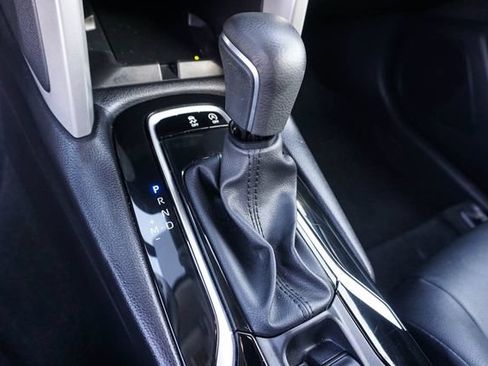 Used 2025 Toyota Corolla Cross XLE FWD image 18