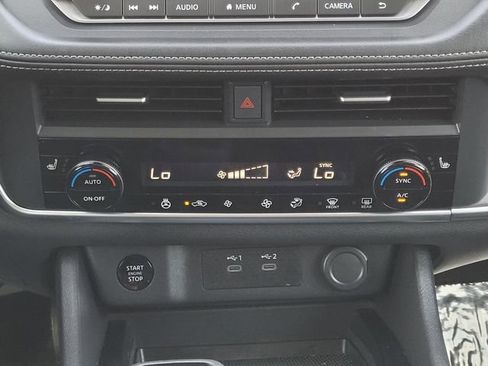 Used 2024 Nissan Rogue SV w/ SV Premium Package image 24