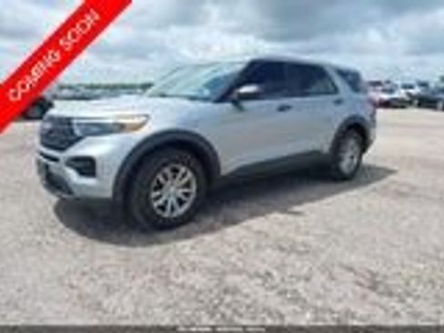Used 2020 Ford Explorer 4WD w/ Class III Trailer Tow Package image 2