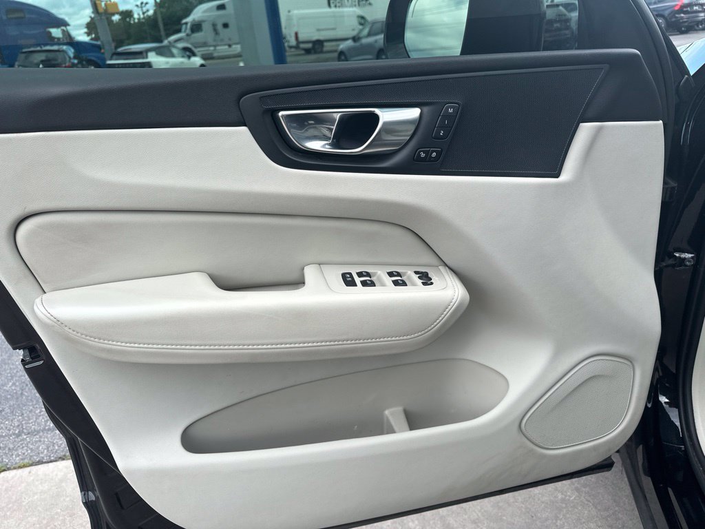 Certified 2025 Volvo XC60 T8 Plus w/ Protection Package Premier AWD/4WD image 16