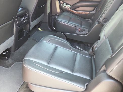 Used 2017 Chevrolet Suburban Premier image 9