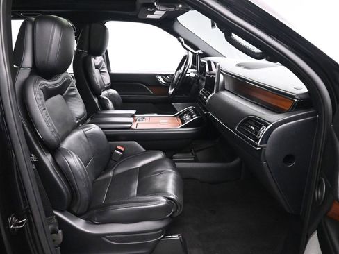 Used 2020 Lincoln Navigator Reserve w/ Luxury Package image 27