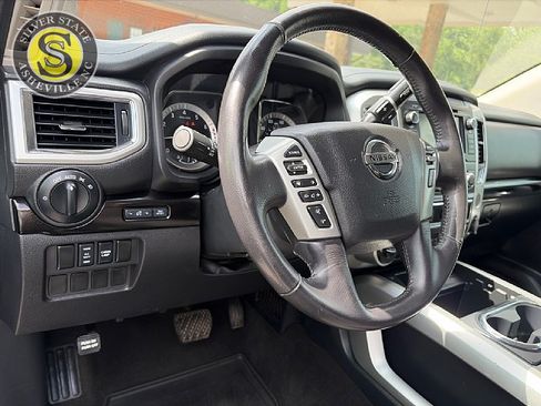 Used 2019 Nissan Titan SV w/ SV Convenience Package AWD/4WD image 22