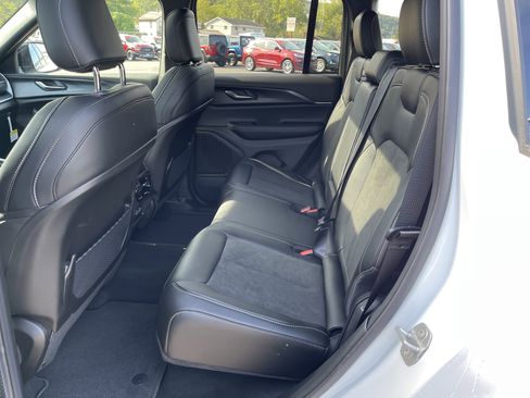 New 2025 Jeep Grand Cherokee Altitude image 12