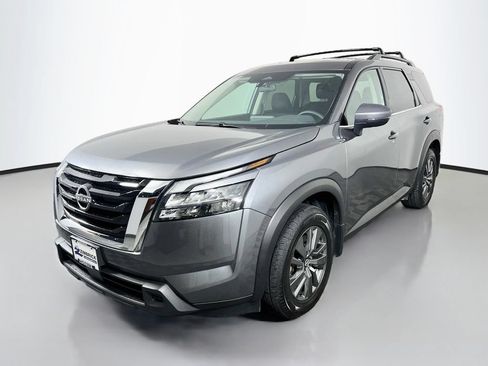 Used 2024 Nissan Pathfinder SV w/ SV Premium Package AWD/4WD image 3