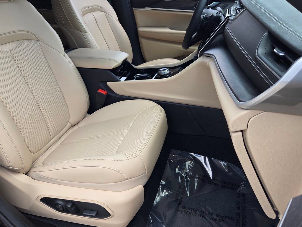 Used 2023 Jeep Grand Cherokee L Limited w/ Luxury Tech Group II RWD image 21