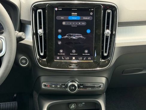New 2026 Volvo XC40 B5 Core AWD/4WD image 15