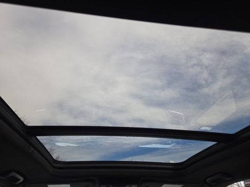 Used 2021 Chevrolet Suburban High Country w/ Premium Package image 18