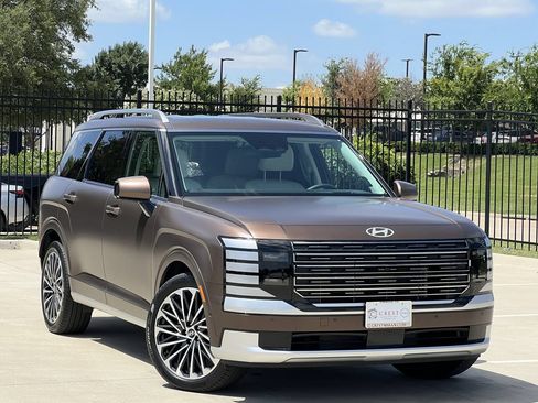 Used 2026 Hyundai Palisade Calligraphy FWD image 2