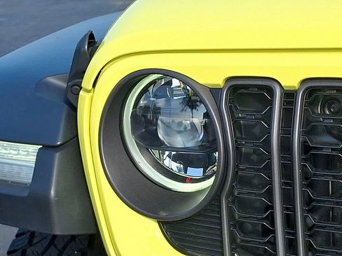 Used 2024 Jeep Wrangler Unlimited Rubicon 4xe AWD/4WD image 9