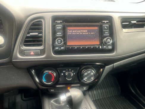 Used 2020 Honda HR-V LX image 17