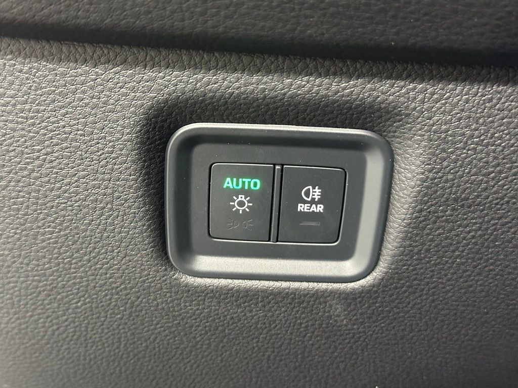 Certified 2024 Porsche Cayenne AWD/4WD image 27