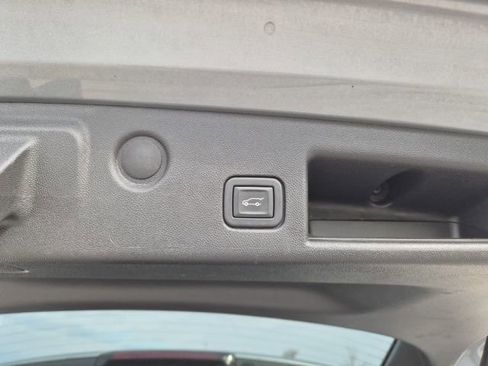 Used 2024 Chevrolet Equinox LT image 11