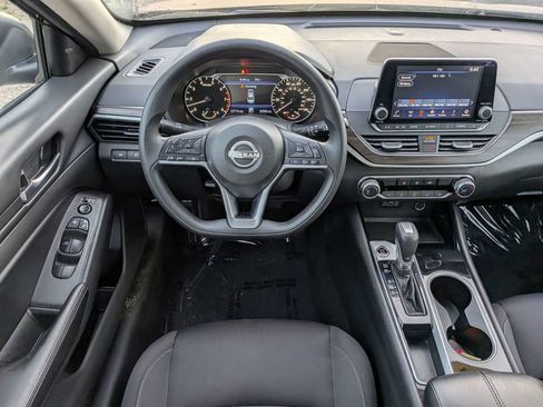 Used 2024 Nissan Altima 2.5 SV FWD image 15