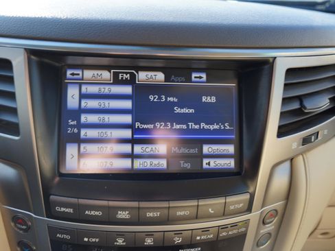 Used 2014 Lexus LX 570 4WD image 16