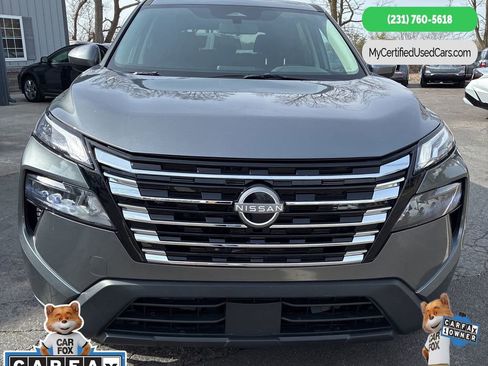 Used 2025 Nissan Rogue SV image 2