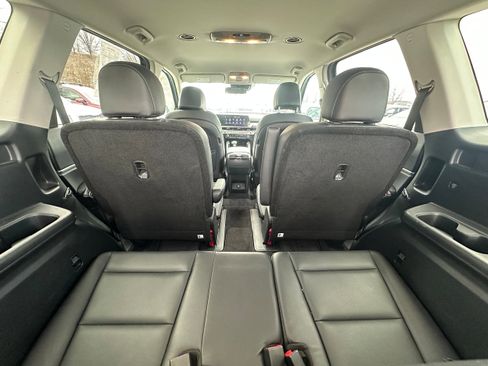 Used 2023 Kia Telluride S image 13