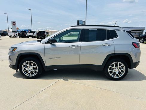 Used 2023 Jeep Compass Latitude AWD/4WD image 31