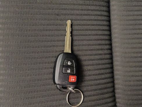 Used 2017 Toyota RAV4 LE FWD image 32