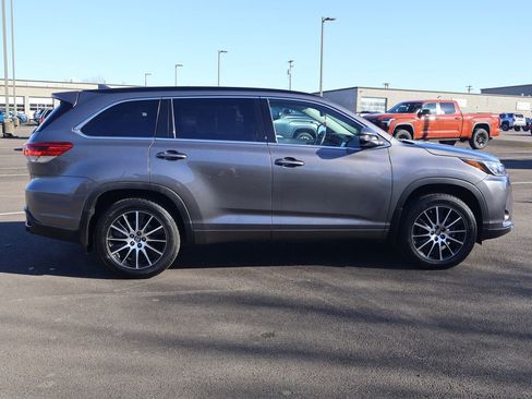Used 2018 Toyota Highlander SE image 8