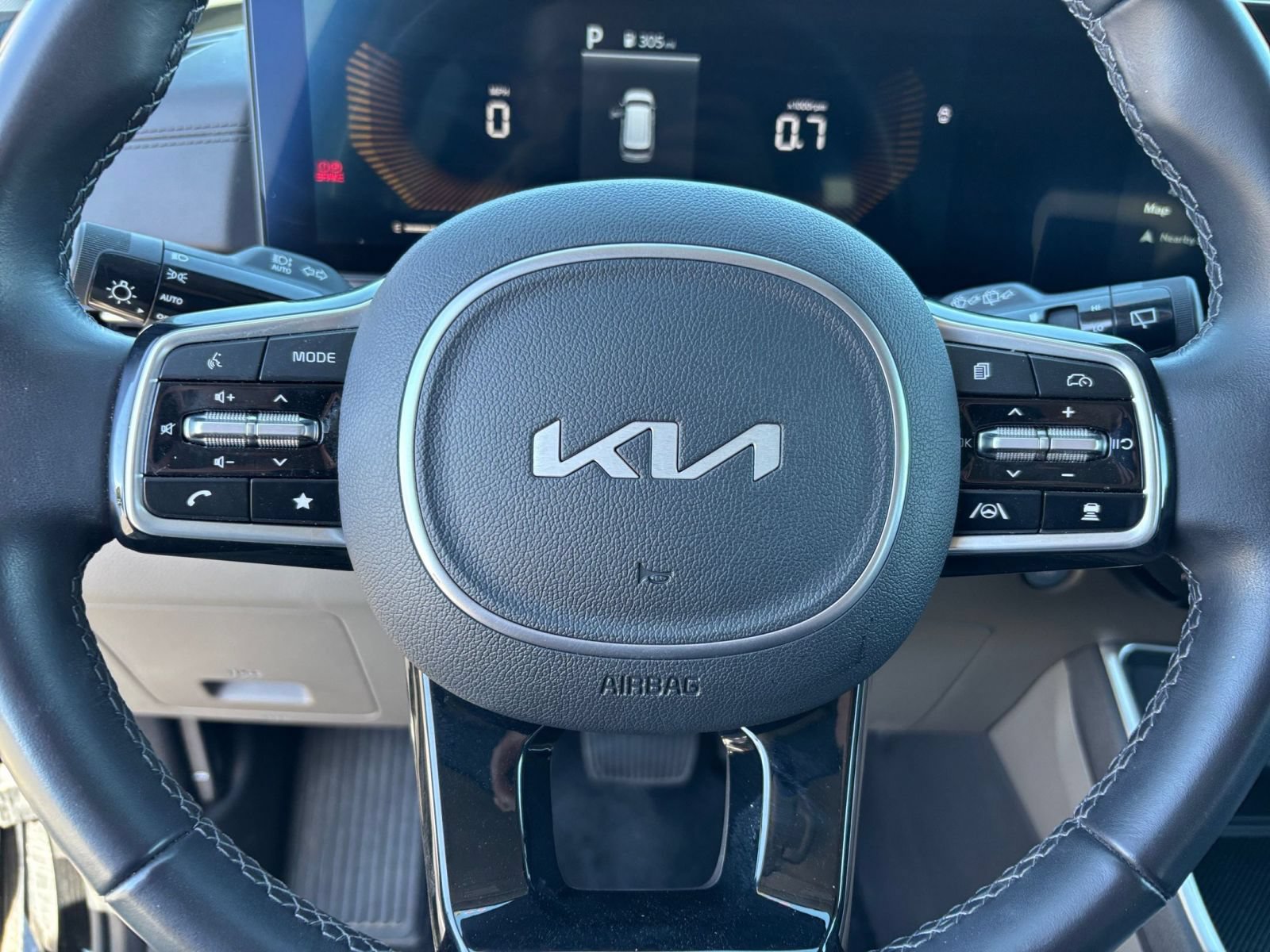 Used 2026 Kia Carnival FWD image 30