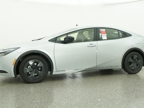 New 2026 Toyota Prius LE image 18