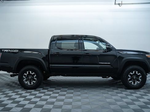 Used 2020 Toyota Tacoma TRD Off-Road w/ Technology Package AWD/4WD image 4