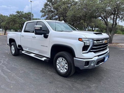 Used 2024 Chevrolet Silverado 3500 LTZ AWD/4WD image 7