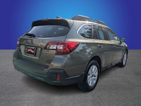 Used 2018 Subaru Outback 2.5i Premium AWD/4WD image 5