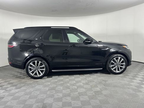 New 2025 Land Rover Discovery Dynamic SE image 6