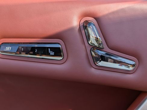 Used 2023 BMW iX xDrive50 w/ Ultimate Package 2 image 16