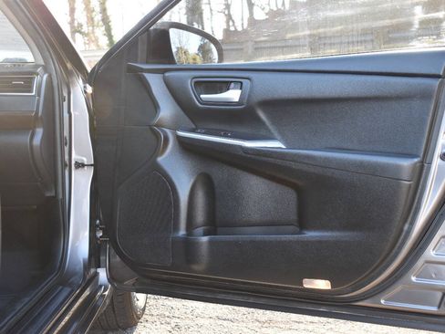 Used 2015 Toyota Camry LE FWD image 9