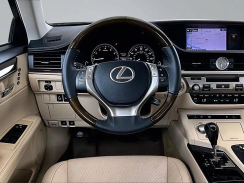 Used 2015 Lexus ES 350 w/ Luxury Package FWD image 8