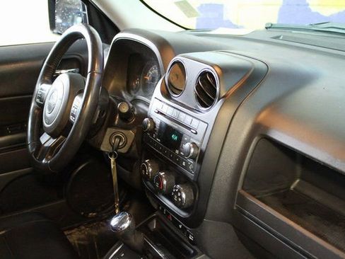 Used 2017 Jeep Patriot High Altitude image 10