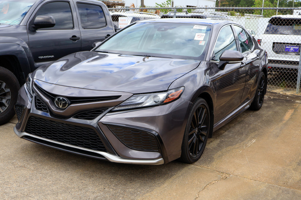 Used 2024 Toyota Camry XSE FWD image 4