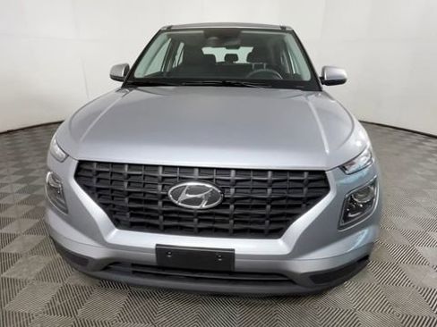 Used 2025 Hyundai Venue SE FWD image 11