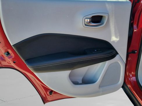 Used 2019 Jeep Compass Latitude image 11