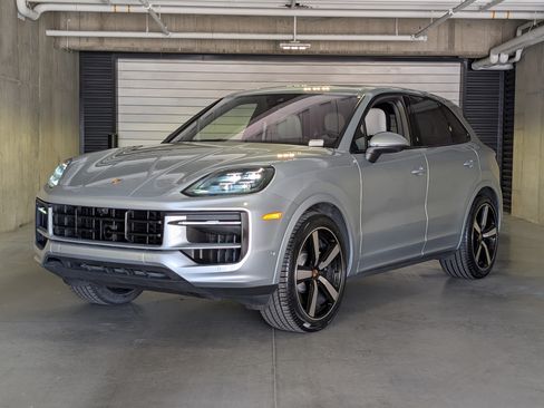 Certified 2025 Porsche Cayenne S AWD/4WD image 40