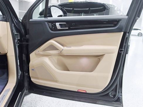 Used 2019 Porsche Cayenne image 31