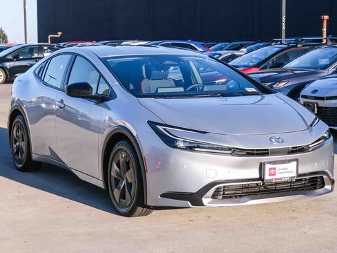Certified 2024 Toyota Prius Prime FWD image 3