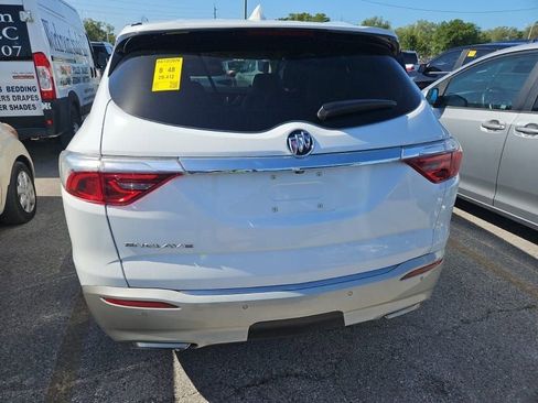 Used 2023 Buick Enclave Essence image 3